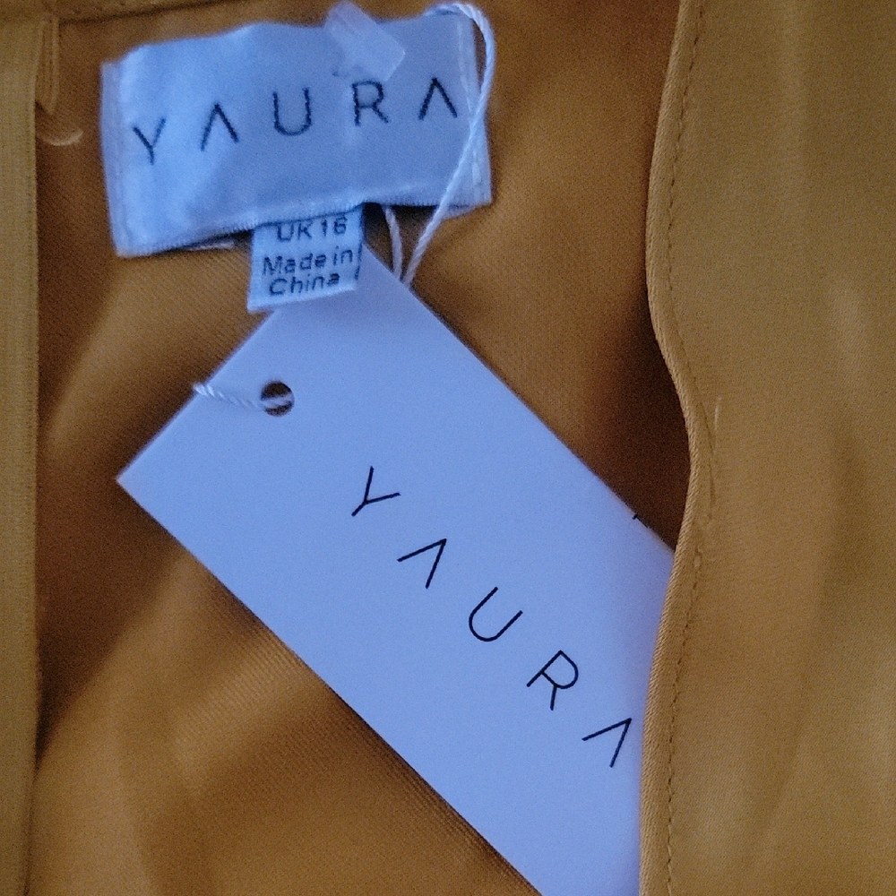 Elegant Yaura Maxi Dress - Picture 2 of 7